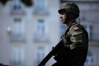 Zawodowy żołnierz zarabia około 5 tys zł. MON ujawnia dane