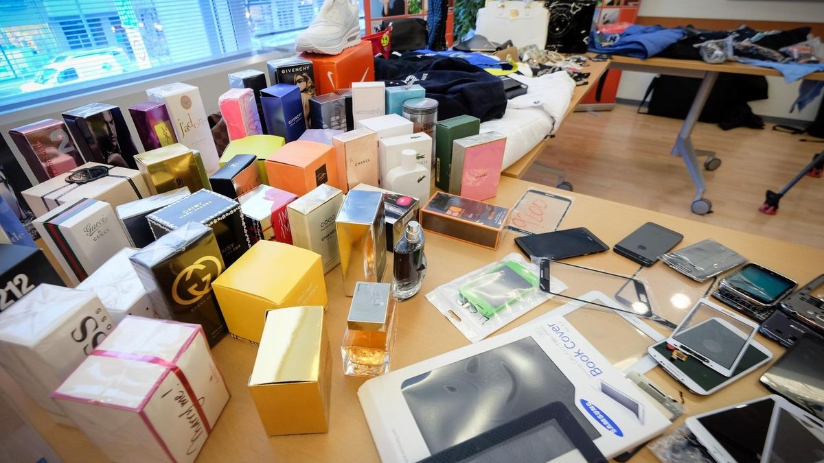 Polacy najczęściej kupują podrabiane ubrania, buty, alkohol i kosmetyki