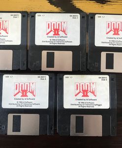 Twórca "Dooma II" sprzedaje oryginał. Na dyskietkach!