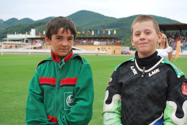 Poznajecie tych dwóch chłopców? To Michal Tomka i Jan Mihalik. Jest rok 2011 a oni prezentują się między biegami Zlatej Prilby. Wkrótce obaj będą stanowić o sile miejscowego klubu.