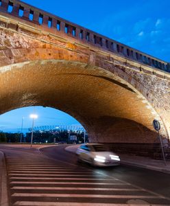 Warszawa. Nowa iluminacja. Wiadukt mostu Poniatowskiego będzie podświetlony