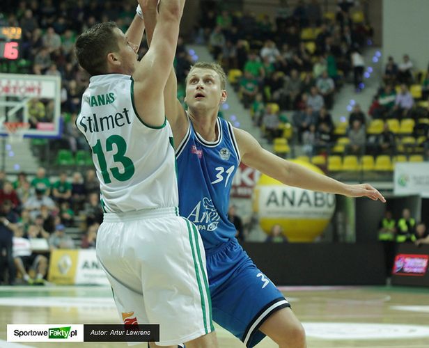 Mateusz Kostrzewski w akcji obronnej