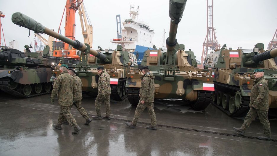 Pierwszy transport korea?skiego sprz?tu wojskowego dla Polski w Gdyni
06.12.2022 Gdynia Port Odbior pierwszych koreanskich czolgow K2 i armatohaubic K9 dla Wojska Polskiego z udzialem prezydenta Andrzeja Dudy i wicepremiera ministra obrony Mariusza Blaszczaka
Fot. Wojciech Strozyk/REPORTER
N/z: poludniowokoreanska armatohaubica samobiezna K9 Thunder zaprojektowana przez koncern Samsung Techwin
Wojciech Strozyk/REPORTER