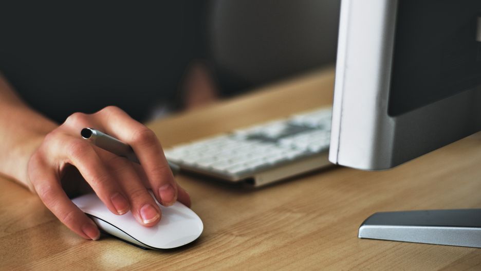 Pandemia koronawirusa sprawiła, że Polacy zaczęli żywo korzystać z możliwości zakupów internetowych. 