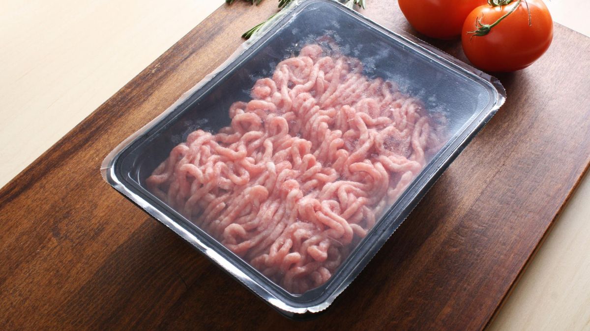 Do czego służy wkładka w opakowaniu mięsa mielonego?