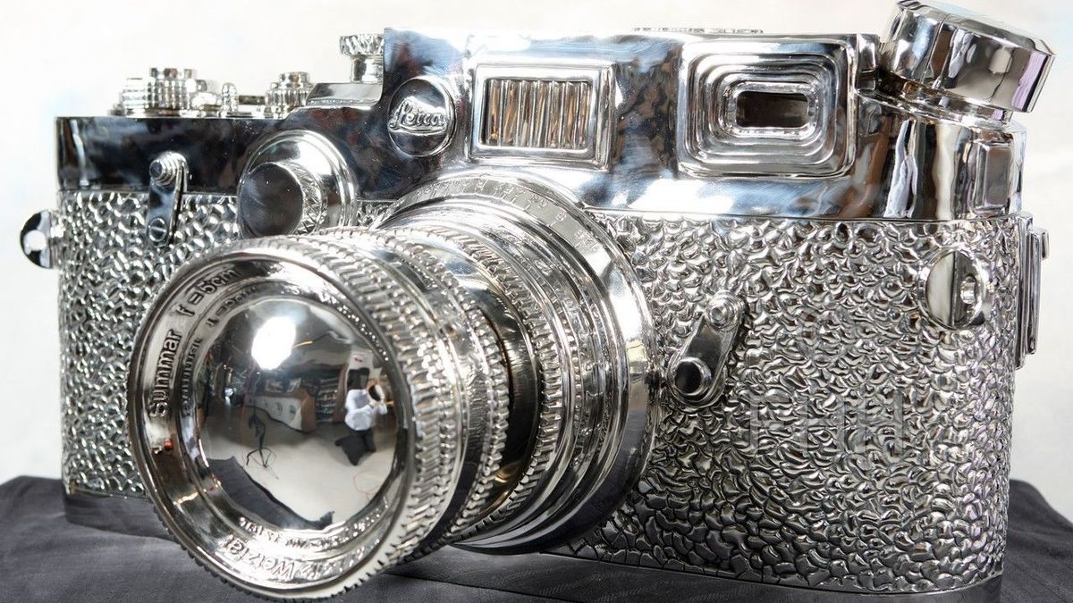 Wielka 80-kilogramowa Leica trafiła na aukcję za 350 000 złotych. Jest idealna! 1