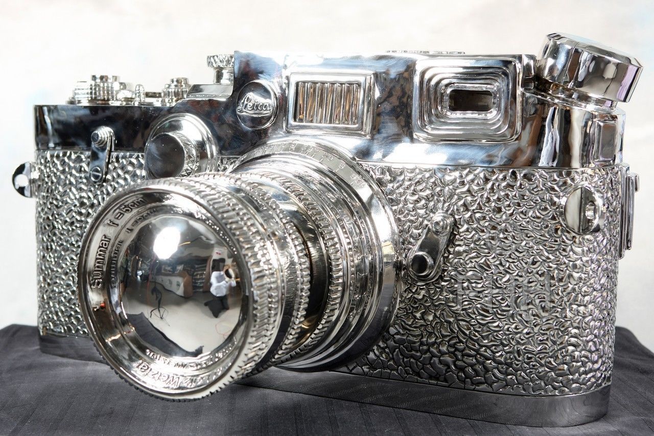 Wielka 80-kilogramowa Leica trafiła na aukcję za 350 000 złotych. Jest idealna!