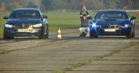 BMW i8 vs BMW M4 na prostej