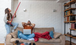 Do której godziny można wiercić w bloku? Prawo, regulaminy i wojny sąsiedzkie