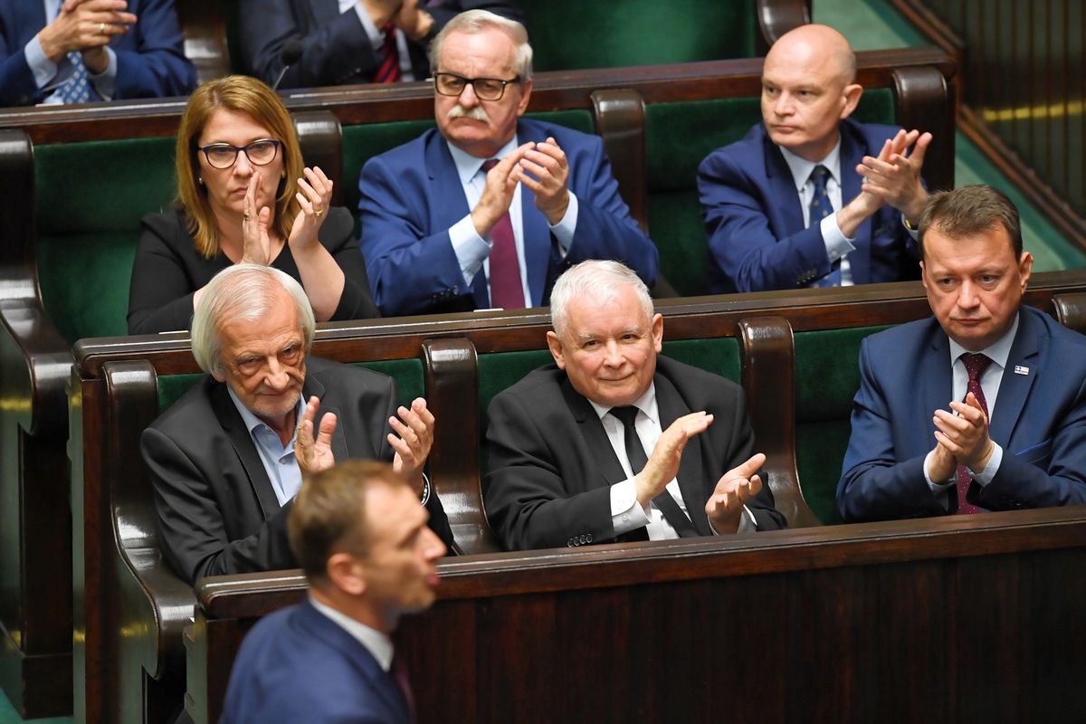 Sondaż CBOS: tylko trzy partie w Sejmie. Wiosna na wylocie