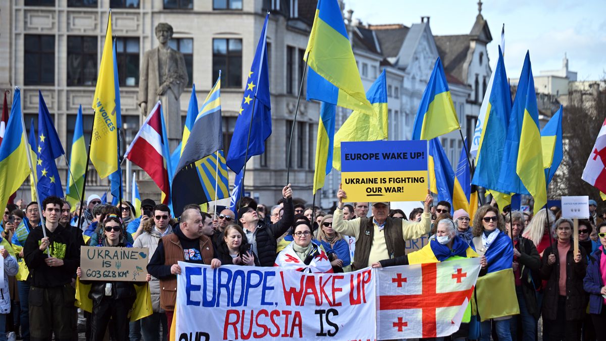 BRUSSELS, BELGIUM - FEBRUARY 23: Protesters gather at Albertina Square in Brussels, Belgium, to show solidarity with Ukraine on the third anniversary of the Russia-Ukraine war on February 23, 2025. Thousands of demonstrators carried Ukrainian flags and banners, chanting anti-war slogans and condemning Russia's attacks. (Photo by Dursun Aydemir/Anadolu via Getty Images)