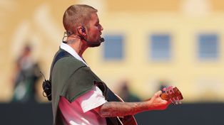 Największą gwiazdą finału został ten, którego już skreślono. Bieber z gitarą