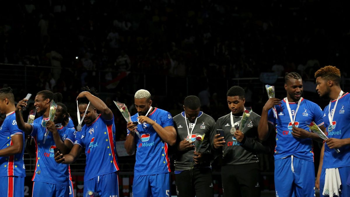 Getty Images / Fadel Dawod / Na zdjęciu: Piłkarze ręczni Wysp Zielonego Przylądka.