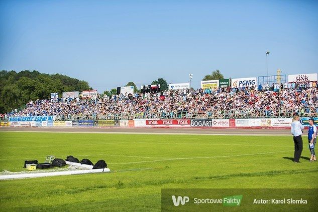 Pełny stadion w Krośnie