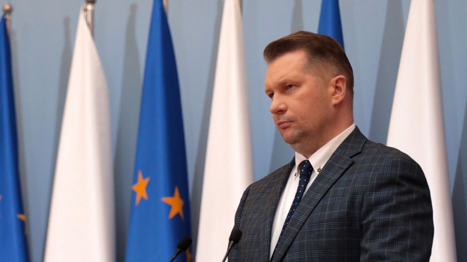 Minister Czarnek w podróży. Leci za ocean