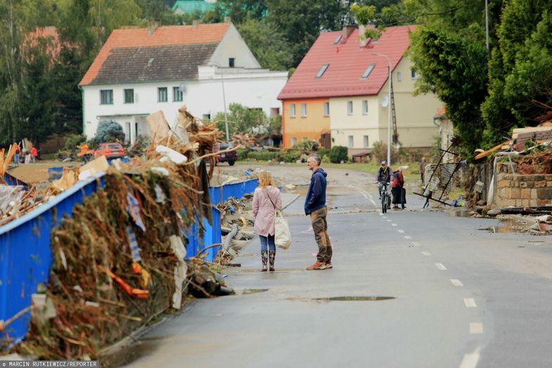 Państwowe spółki na ratunek. Poczta wypłaca emerytury przed czasem