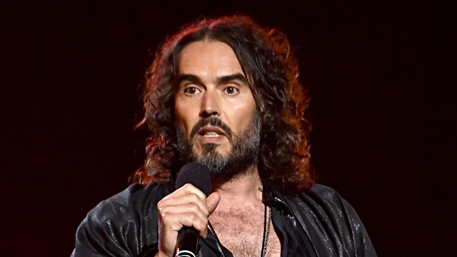 Russell Brand oskarżony o GWAŁT przez cztery kobiety