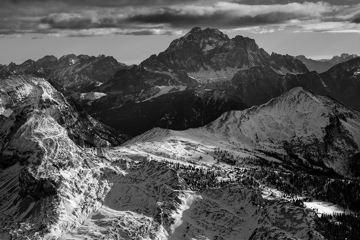 Monumentalne czarno-białe Dolomity na zdjęciach Przemysława Kruka 8