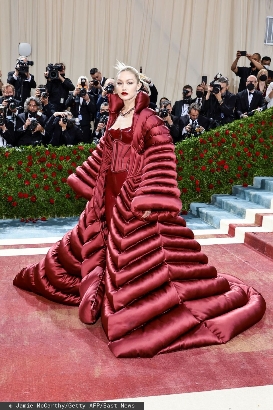 Gigi Hadid – MET Gala 2022, kreacja: Versace