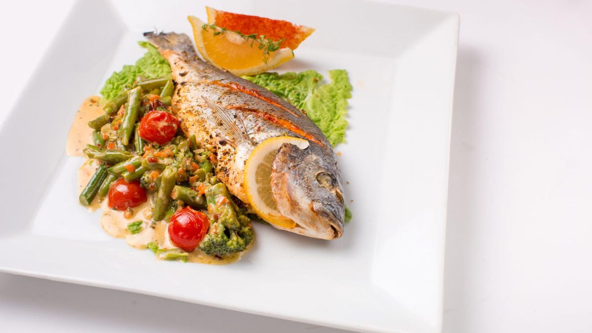 Dorada na talerzu [123rf.com]