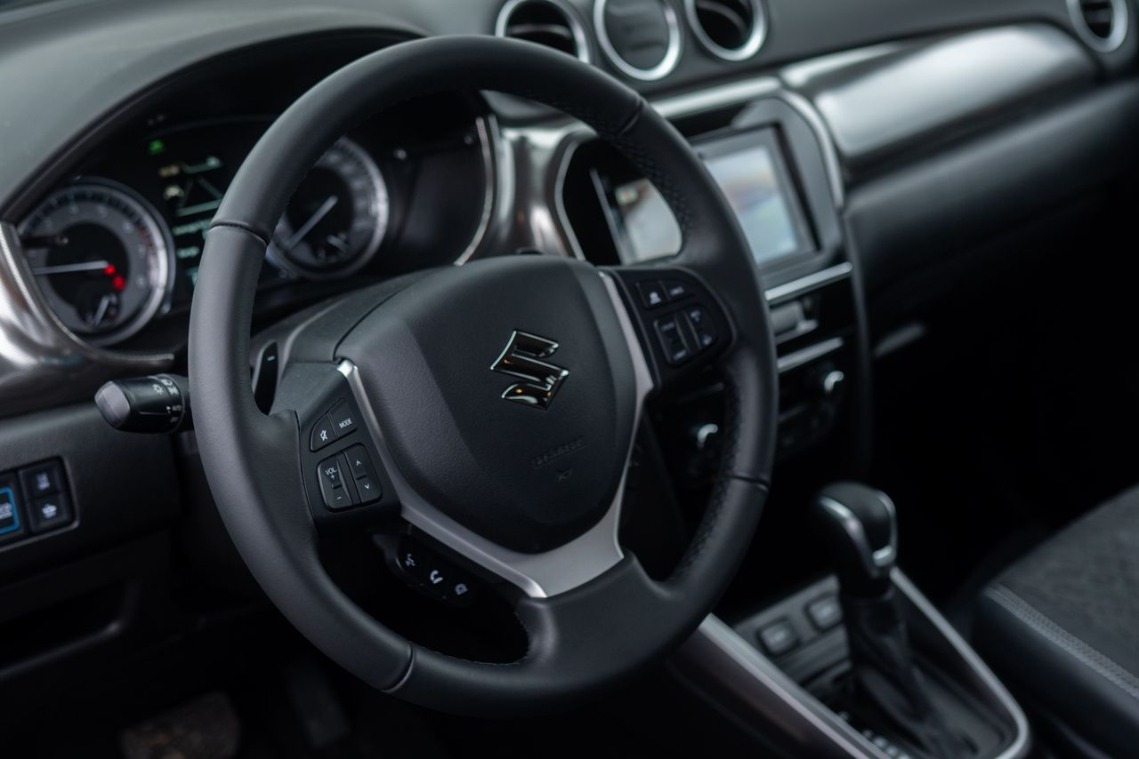 The Suzuki Vitara in the Strong Hybrid version has very useful paddle shifters.