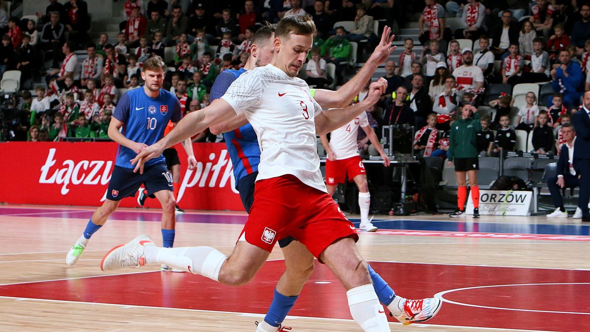 PAP / Lech Muszyński / Mateusz Madziąg podczas meczu eliminacyjnego do mistrzostw Europy w futsalu Polska - Słowacja