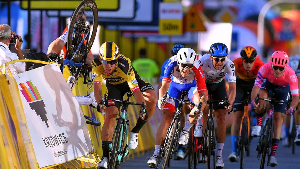 Zdjęcie okładkowe artykułu: Getty Images / Luc Claessen / Na zdjęciu: kraksa na mecie Tour de Pologne
