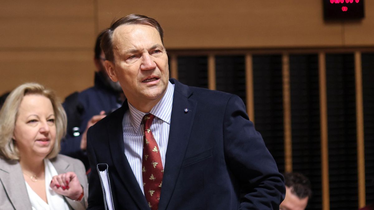 Poland's Foreign Minister Radoslaw Sikorski attends a European Foreign Affairs Council in Luxembourg City, Luxembourg, 14 April 2025. EU Foreign Affairs Ministers will discuss, among other topics, the Russian aggression against Ukraine and the latest developments in the Middle East and the wider region, also touching on the situation in Syria. EPA/OLIVIER HOSLET Dostawca: PAP/EPA.