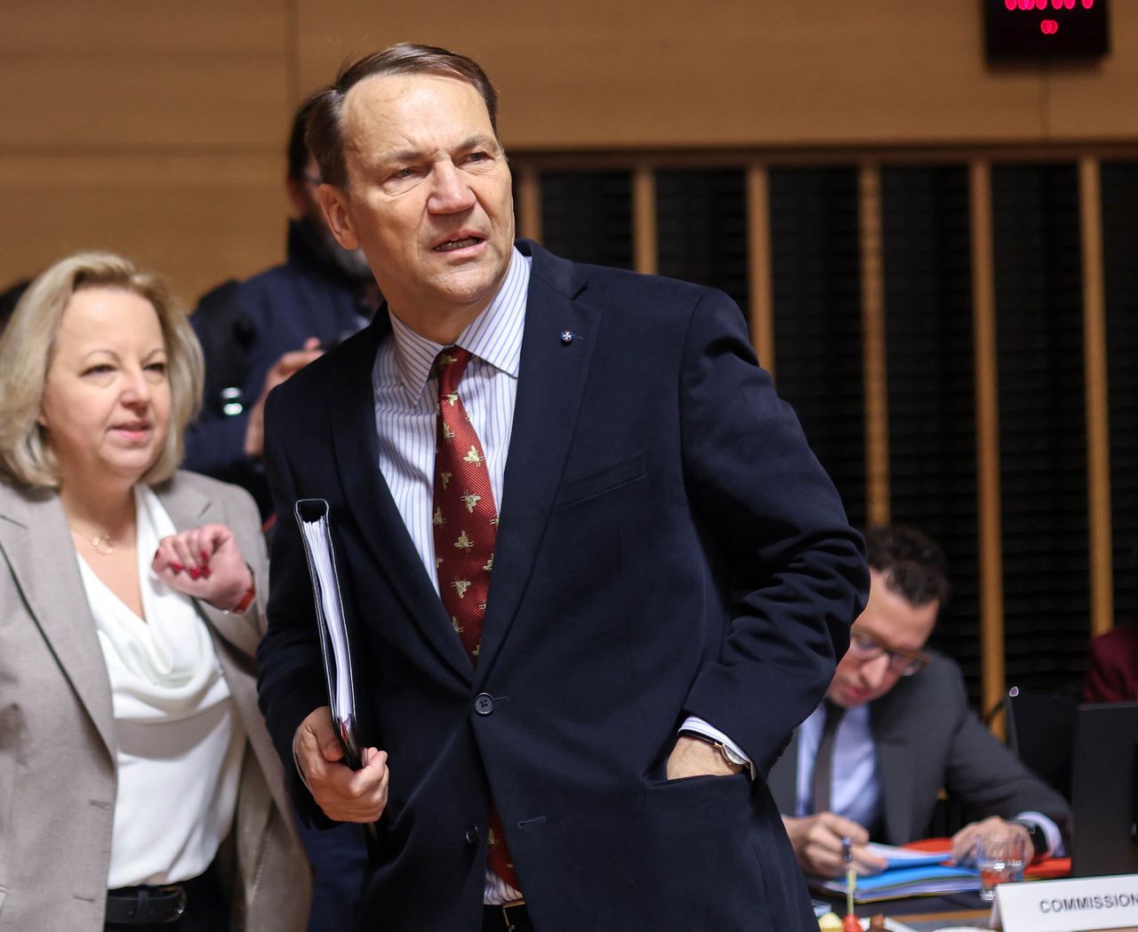 Sikorski wbija szpilkę Trzaskowskiemu. Jasno o udziale w debacie