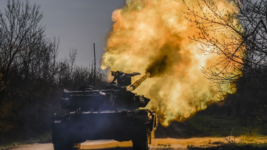 Ukrainian soldiers on the frontline in Donetsk Oblast
AVDIIVKA, UKRAINE - APRIL 17: A Ukrainian tank opens fire on targets to support infantry units on the frontlines amid the Russia-Ukraine war in Avdiivka, Donetsk Oblast, Ukraine on April 17, 2023. Muhammed Enes Yildirim / Anadolu Agency/ABACAPRESS.COM 
Dostawca: PAP/Abaca
AA/ABACA
Military Vehicle, Tank