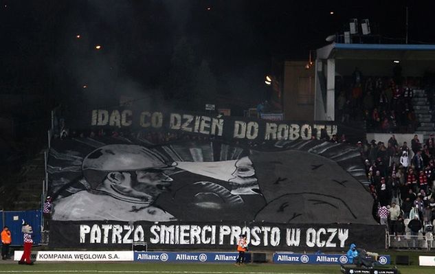 Efektowna "Barbórkowa" oprawa kibiców Górnika Zabrze