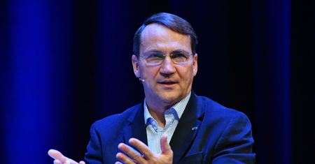 Pomysł Sikorskiego. Poseł KO komentuje