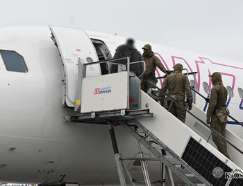 Zamiast na Malediwy trafili do aresztu. Agresywne małżeństwo na lotnisku