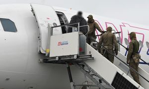 Zamiast na Malediwy trafili do aresztu. Agresywne małżeństwo na lotnisku