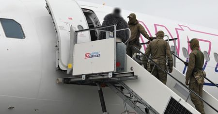 Zamiast na Malediwy trafili do aresztu. Agresywne małżeństwo na lotnisku