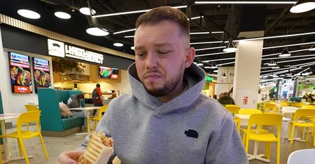 Skrytykował znaną sieciówkę z daniami rybnymi. Fani grzmieli w komentarzach