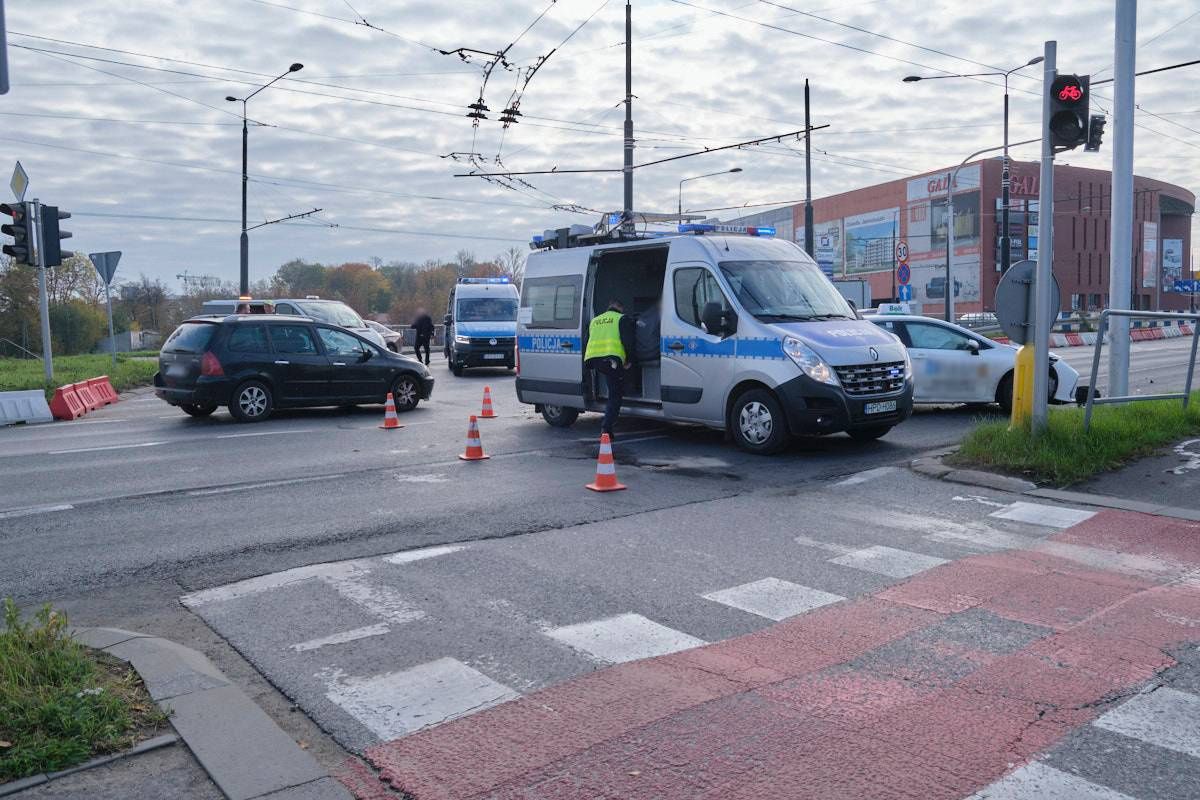 Zderzenie dwóch boltów na skrzyżowaniu al. Unii Lubelskiej z ul. Zamojską