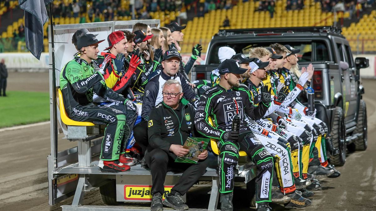 WP SportoweFakty / Arkadiusz Siwek / Na zdjęciu: prezentacja podczas meczu ROW - Falubaz