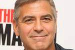 George Clooney zasypia z telewizorem