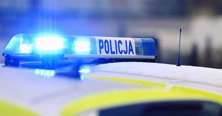 Zderzył się z autem, potem wjechał na chodnik. Dwie osoby ranne w Jeleniej Górze