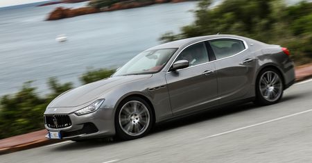 Maserati Ghibli spłonęło na "ekspresówce". Pewnie doszło do samozapłonu