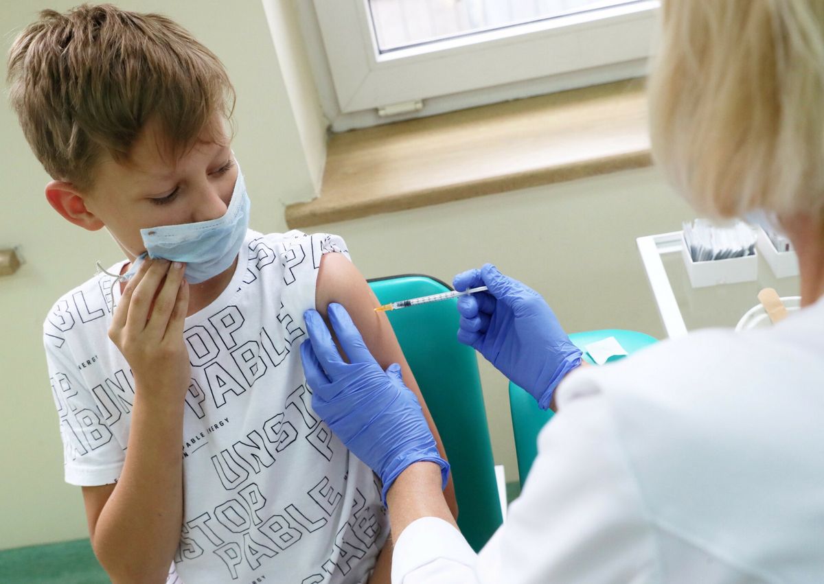 Pediatra alarmuje: coraz więcej dzieci chorych na COVID-19. "Warto szczepić"