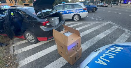 Nielegalny kurs w centrum Warszawy. Zamiast pasażera wiózł 20 kg narkotyków