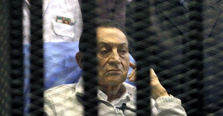 Mubarak przewieziony z wojskowego szpitala do więzienia