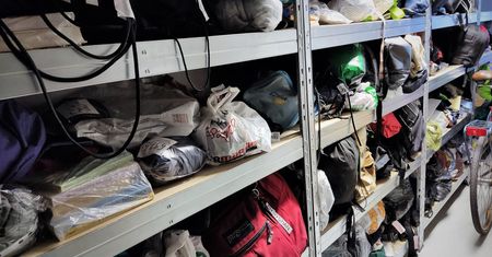 To wszystko ludzie zostawili autobusach. Wiele pozycji zaskakuje
