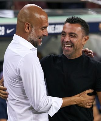 Xavi wciąż żyje w cieniu Guardioli. "Postać Pepa ciąży na mnie jako trenerze"