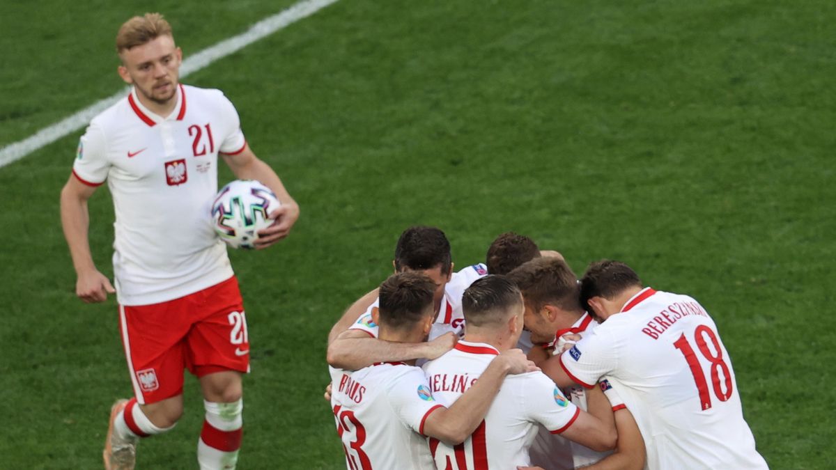 PAP/EPA / Anton Vaganov / Na zdjęciu: piłkarze reprezentacji Polski