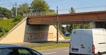 "Jezu Chryste". Seria napisów w polskim mieście
