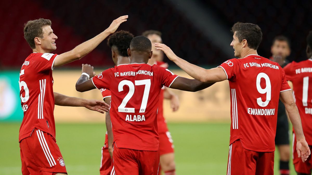 piłkarze Bayernu Monachium, od lewej: Robert Lewandowski