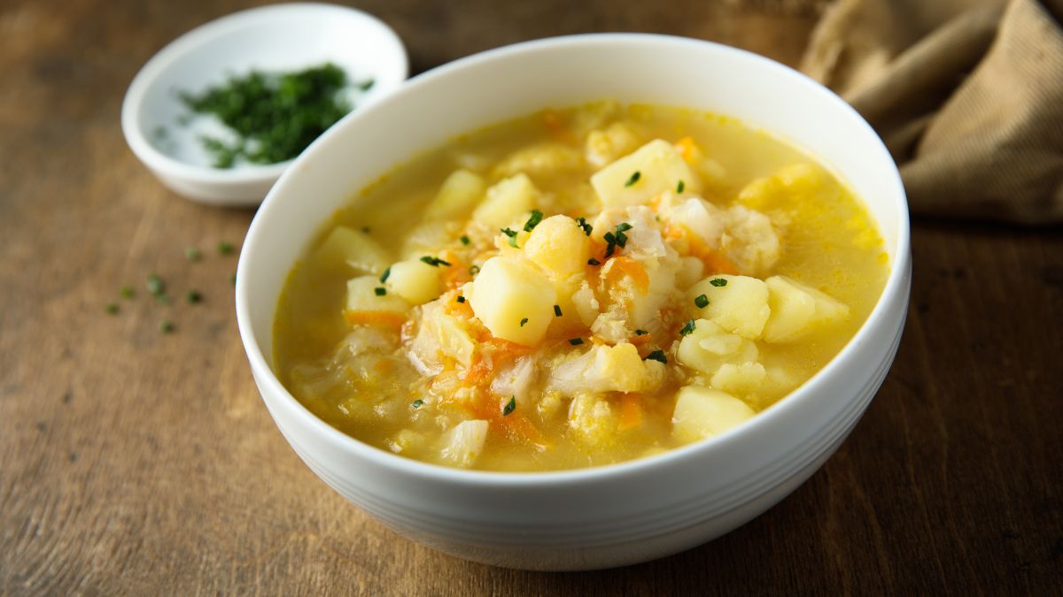 Zupa kalafiorowa z przepisu Ewy Wachowicz to hit tej wiosny.